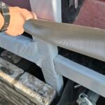 Fire stopping installation at parapet junction with fire-resistant seal